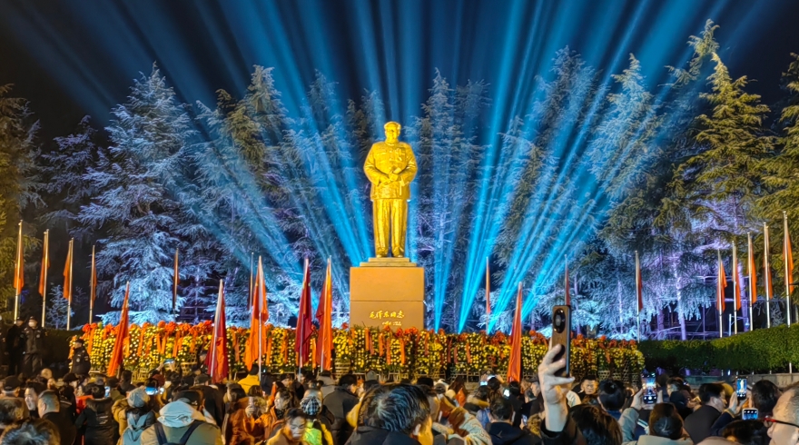 紀念偉人毛澤東誕辰131周年——奧吉娜集團韶山沖祭拜